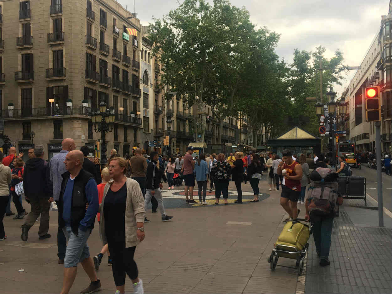 Las Ramblas son un foco de turismo en Barcelona / Carlos Rufas