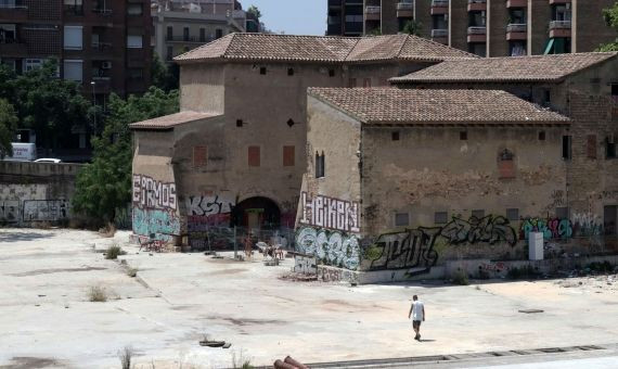 Barcelona remodelará la Torre del Fang, ahora 'okupada'.