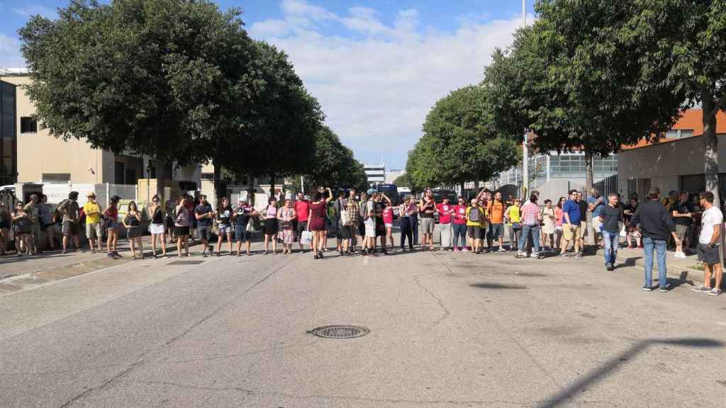 Concentración de 'Aturem la subhasta' en L'Hospitalet de Llobregat / EUROPA PRESS