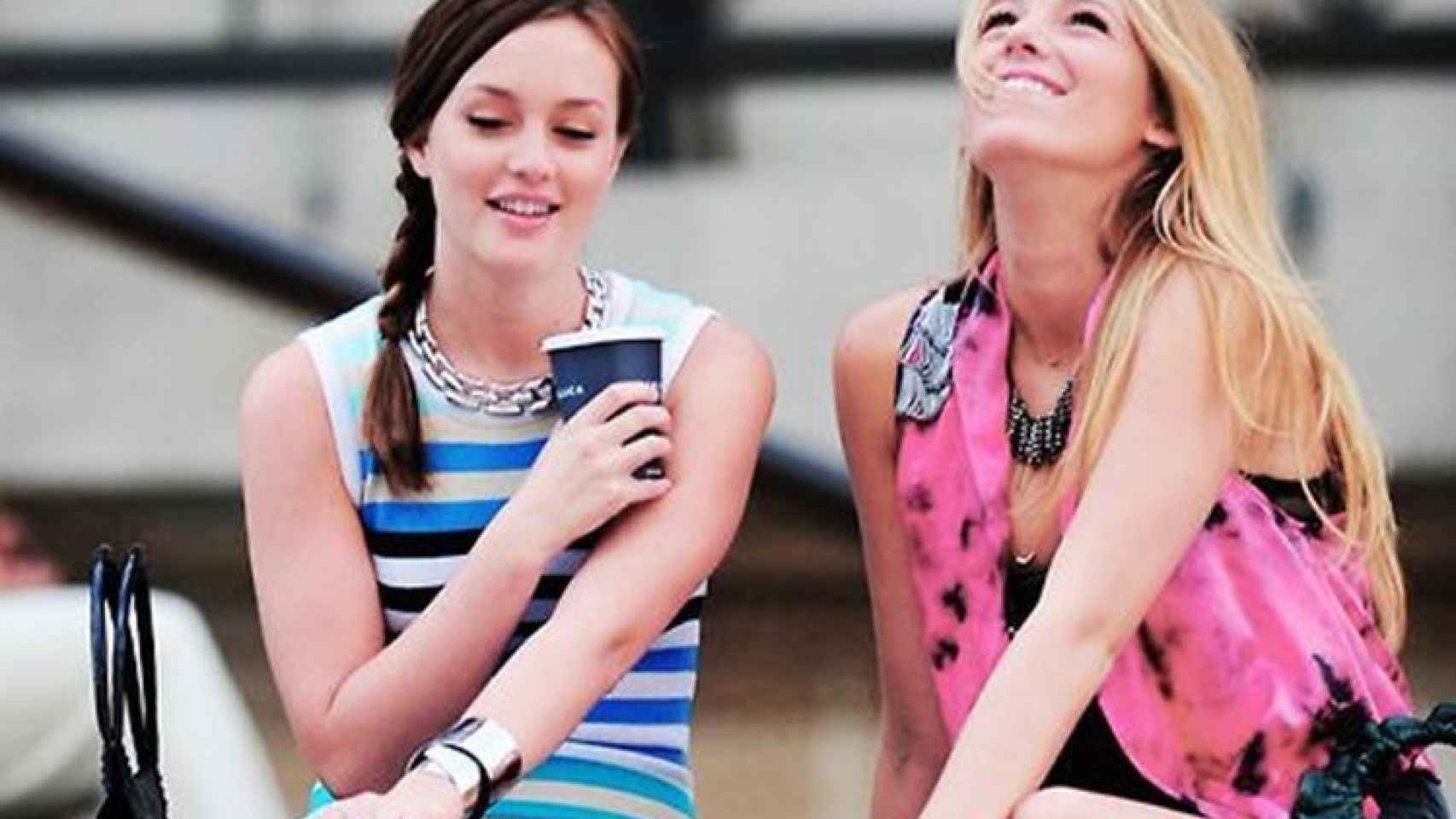 Blair Waldorf y Serena van der Woodsen en Gossip Girl