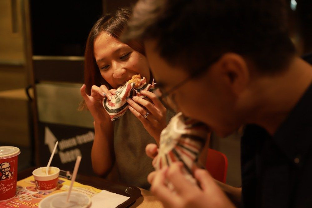 Podrás comer hasta el envoltorio / KFC