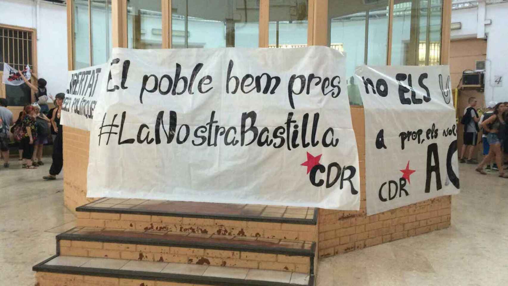 Carteles de los CDR ejn la cárcel Modelo / @CDRCatOficial