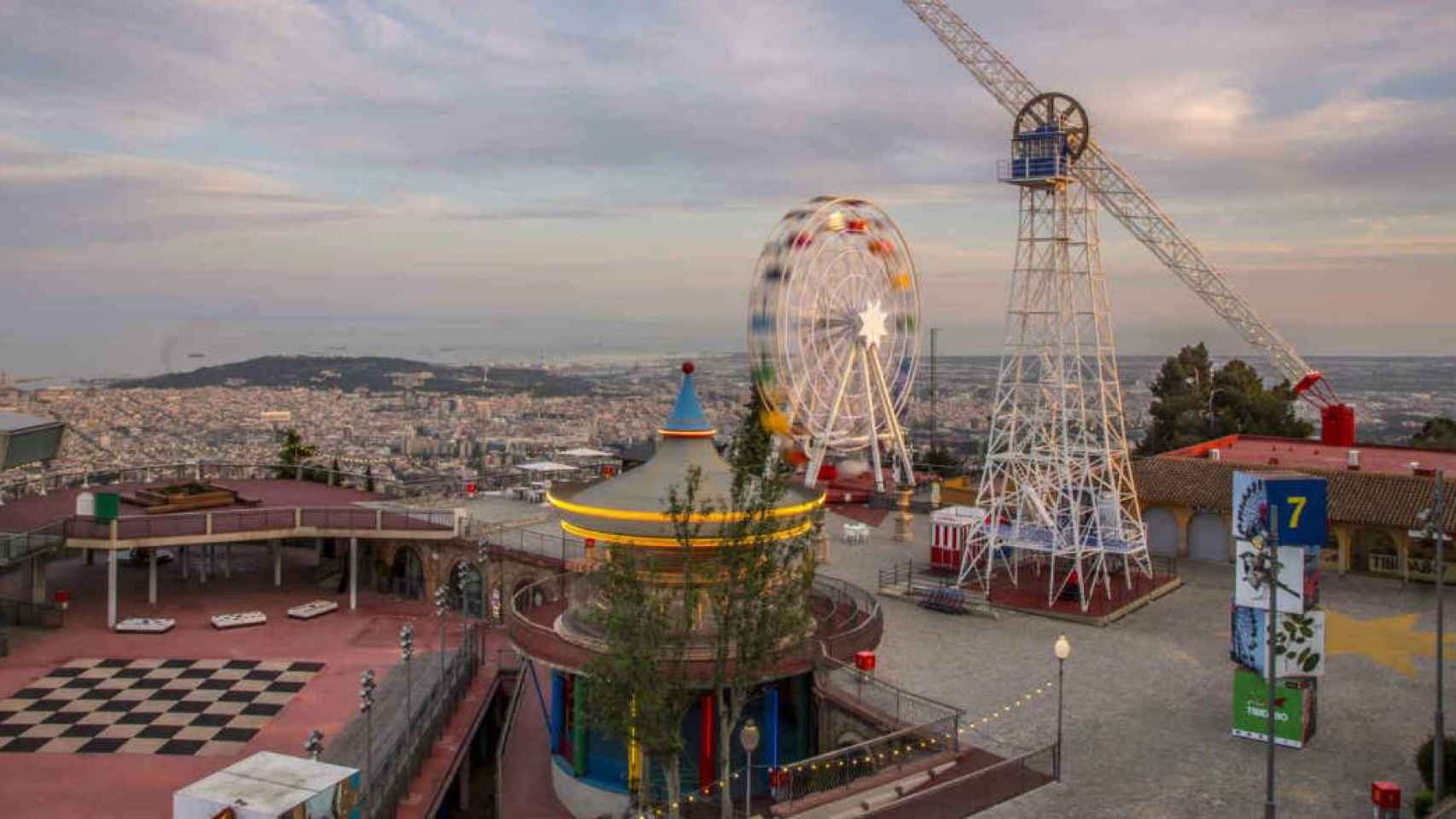 El Tibidabo ofrece, también, una vista espectacular sobre la ciudad / WIKIMEDIA