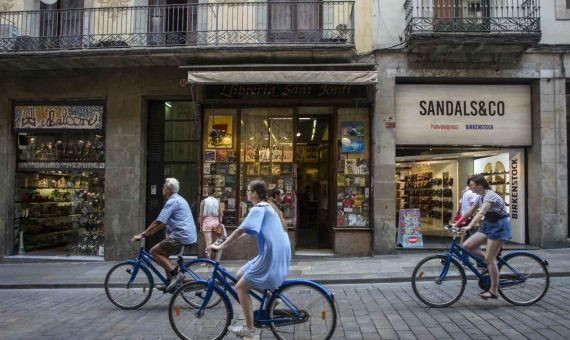 Es habitual ver a turistas en bicicleta / HUGO FERNÁNDEZ