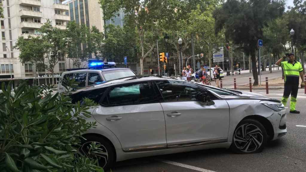 Uno de los coches implicados en el accidente de la Diagonal de este sábado / CATALUNYA INFORMACIÓ