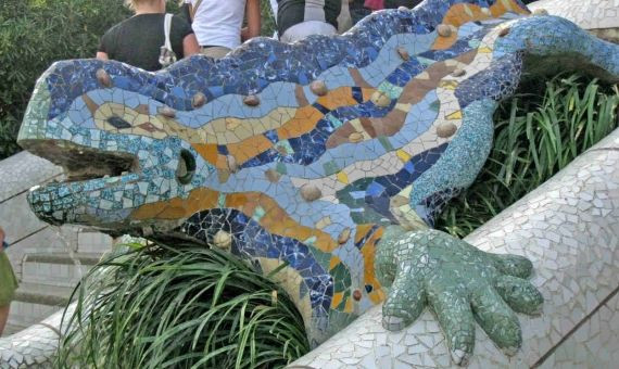 El famoso dragón de la Escalinata que lleva a la sala Hipóstila