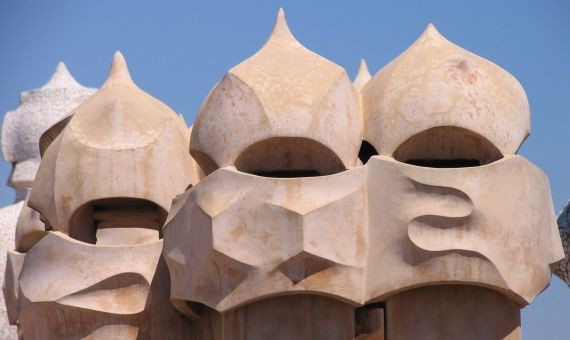 Detalle de las chimeneas de la azotea de La Pedrera