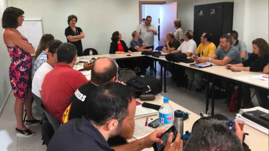 Reunión final del convenio laboral del Ayuntamiento, en la que participó Ferran Daroca, con la alcaldesa Ada Colau / TWITTER ADA COLAU