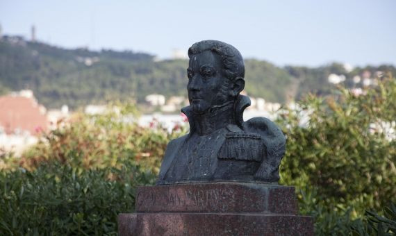 Busto de José San Martín en la avenida República Argentina de Barcelona / H.F. 