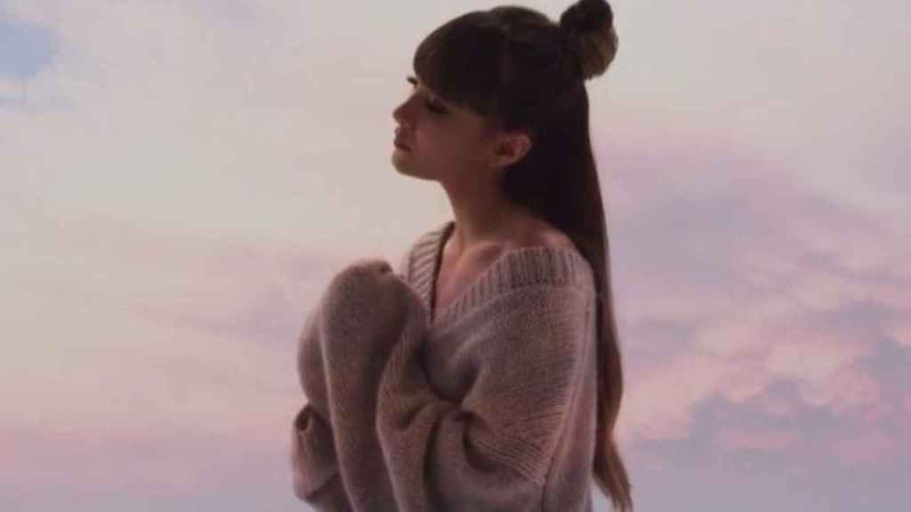 Aitana Ocaña en el videoclip Teléfono