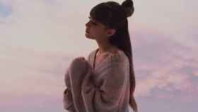 Aitana Ocaña en el videoclip Teléfono