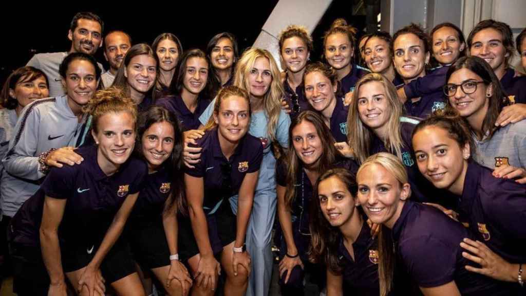 Julia Roberts junto al plantel femenino del Barça / FCB