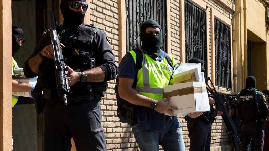 Agentes de la Guardia Civil durante un operativo antiterrorista /