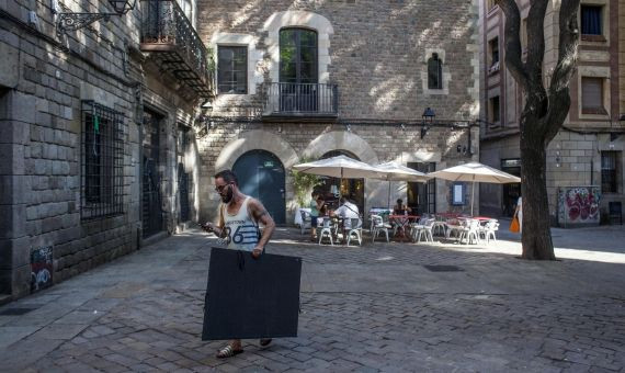 A la izquierda, el antiguo Museo del Calzado / HUGO FERNÁNDEZ