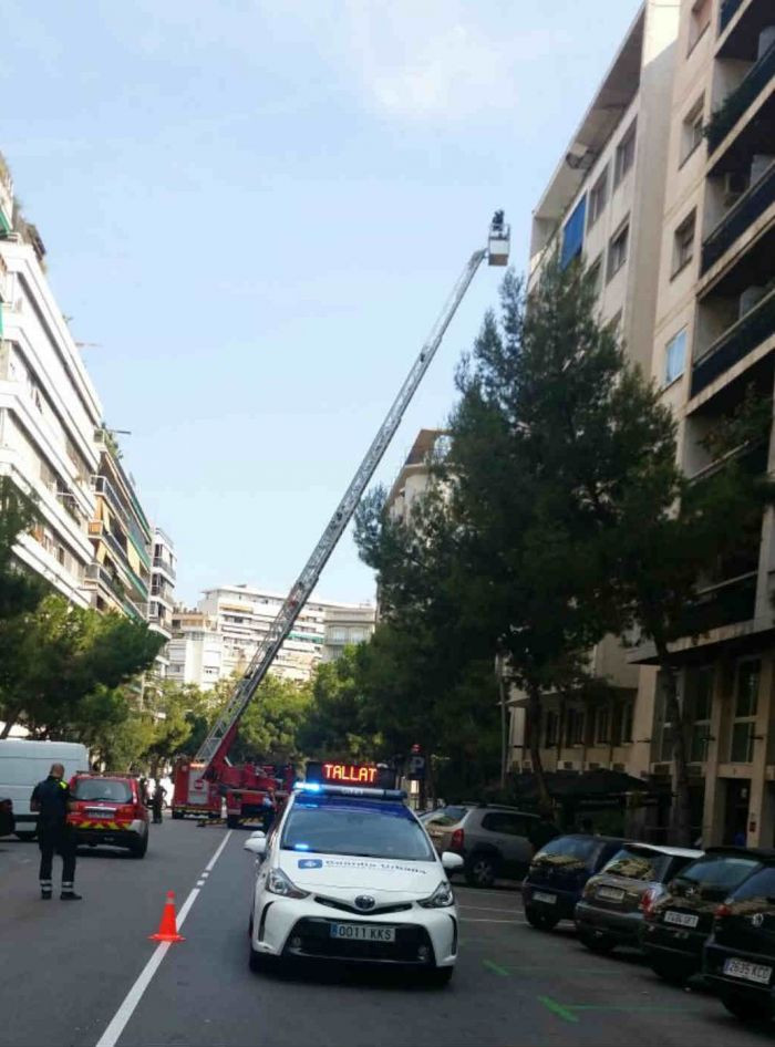 La calle ha sido cortada para evitar riesgos