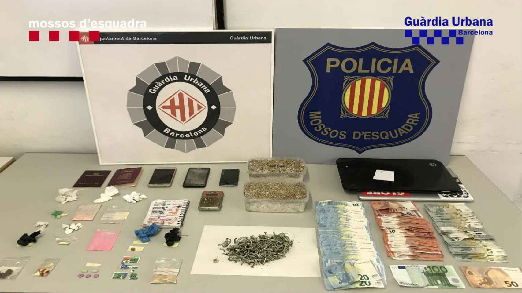 Drogas decomisadas por la policía en el piso de Nou Barris / Mossos d'Esquadra