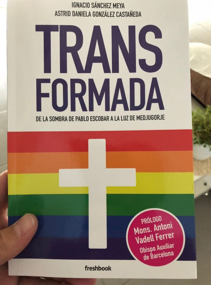 Portada del libro 'Transformada' que explica la vida de Astrid