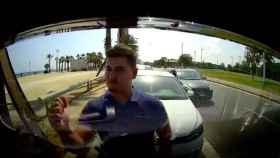 Imagen grabada por la cámara del interior del coche / @gubmosqueado