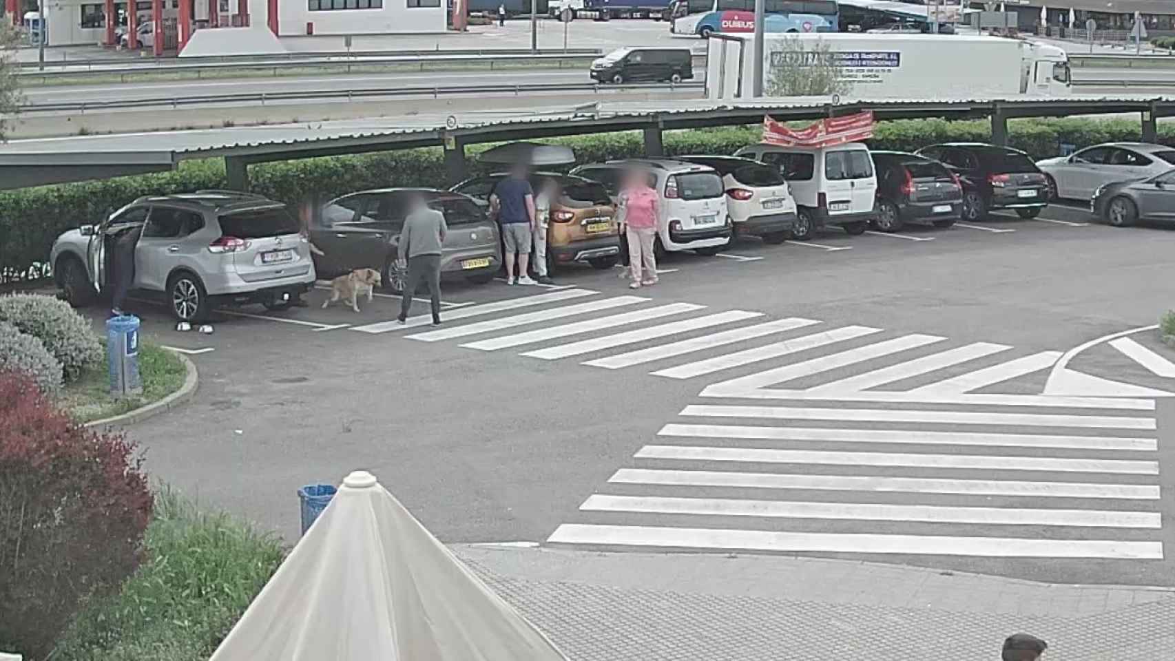 Un momento durante el robo en un área de servicio | MOSSOS