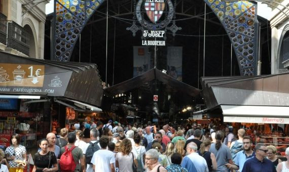 La Boqueria sigue siendo un imán para los turistas / MIKI