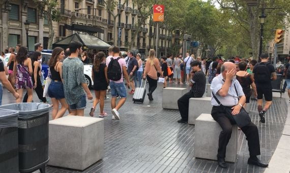 La Rambla cuenta con cubos de hormigón / M. Á. SANTOS