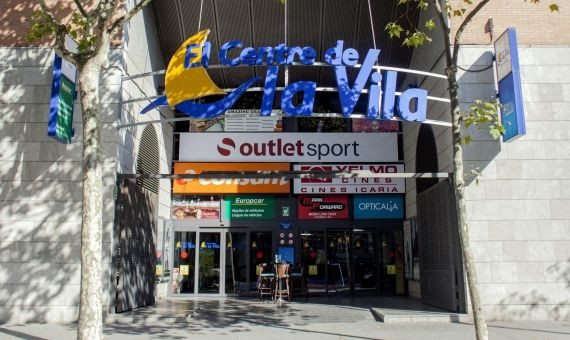 Centro comercial de la Vila  situado en la avenida de la Nova Icària / H.F.