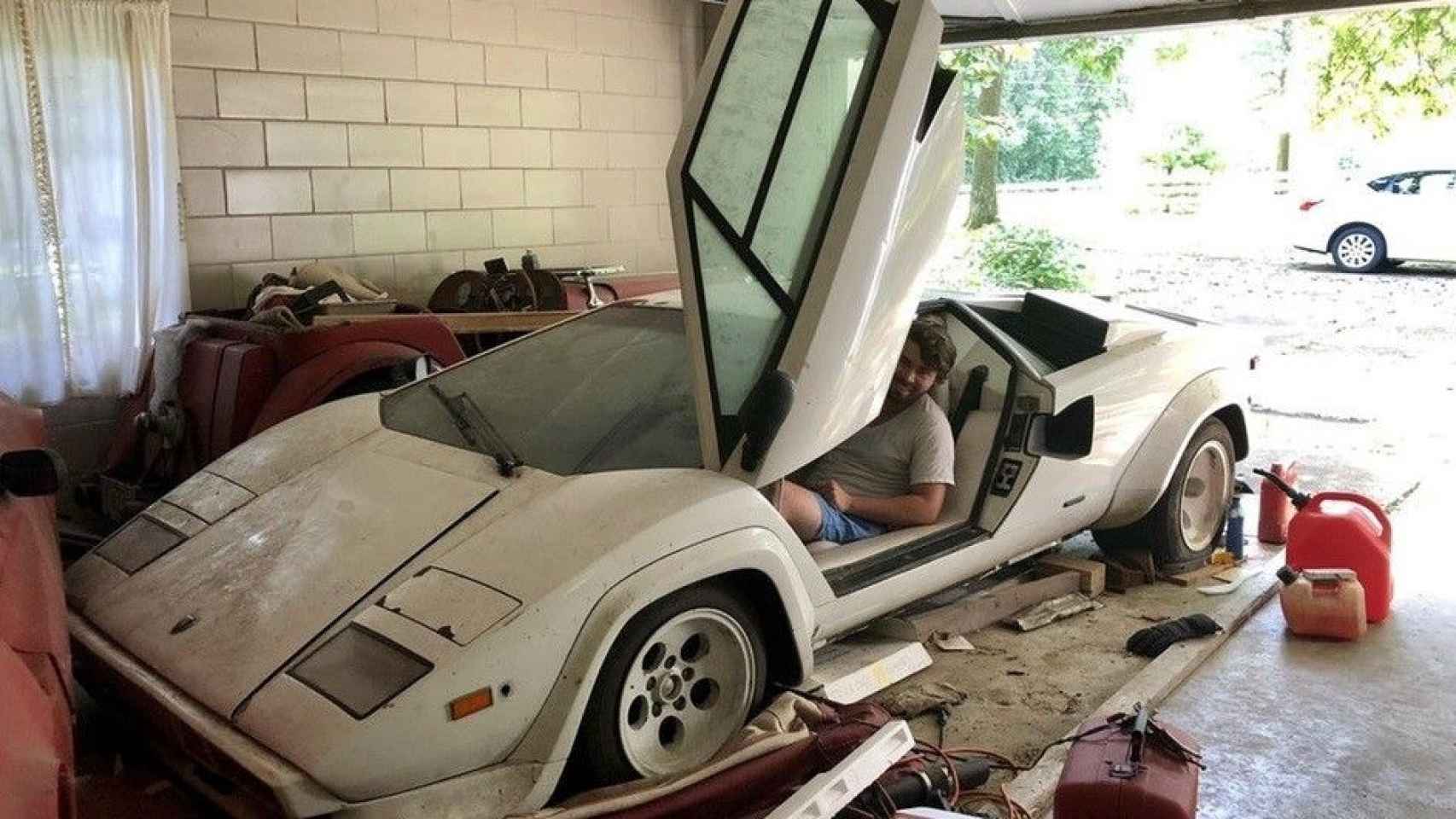 El autor del hallazgo subido en el Lamborghini Countach 5000 S del 1981, el deportivo más valioso de los tres.