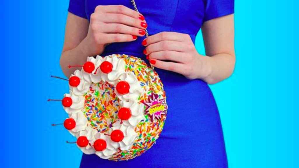 Rommy Kuperus crea bolsos y accesorios de moda coloridos y originales / INSTAGRAM