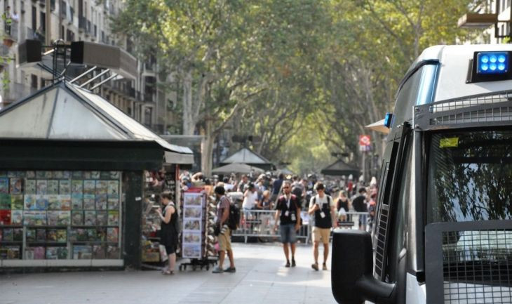 Hasta aquí hemos llegado: un furgón policial antes de llegar a Pla de l'Os / MIKI