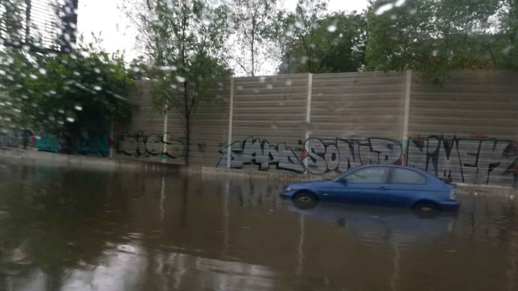 El Nus de la Trinitat en dirección norte inundado y cortado| @franbus