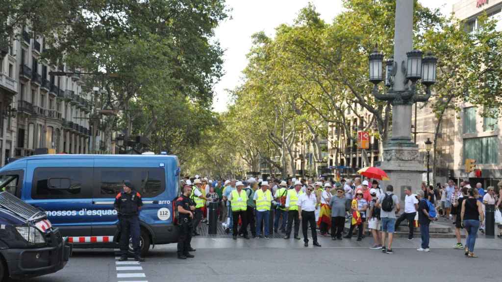 Los agentes policiales controlando el espacio para que no haya más incidentes | MIKI