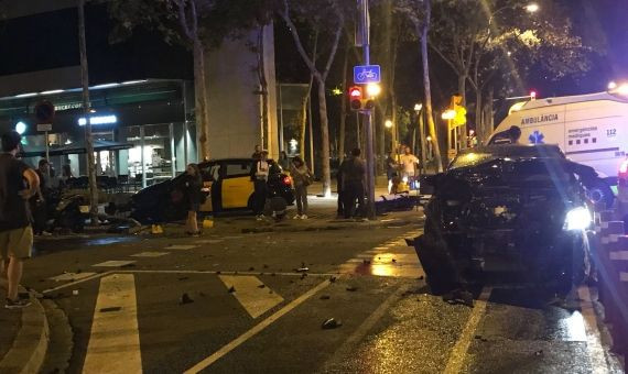 Choque en la Diagonal entre un taxi y un VTC / ELITE TAXI