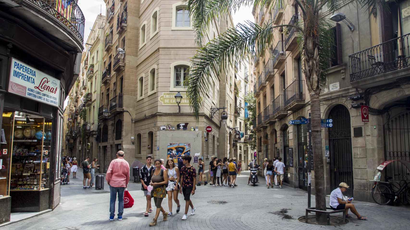 Calle Tallers con Ramelleres / HUGO FERNÁNDEZ