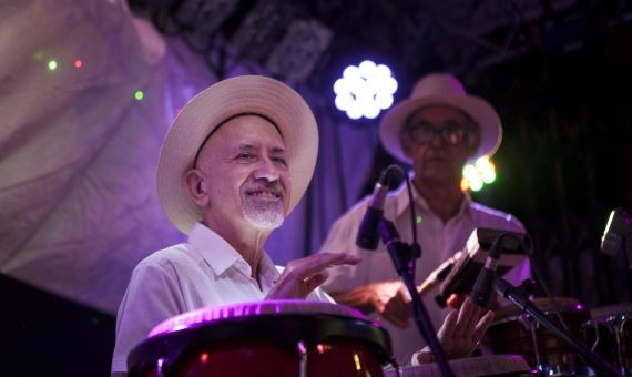 Percusionista del grupo De La Rambla / H.F. 