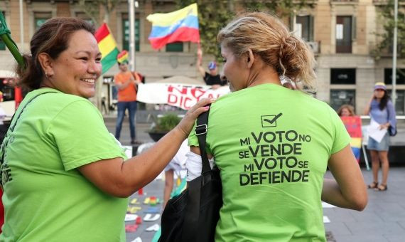 Manifestantes contra el fraude electoral / HUGO FERNÁNDEZ