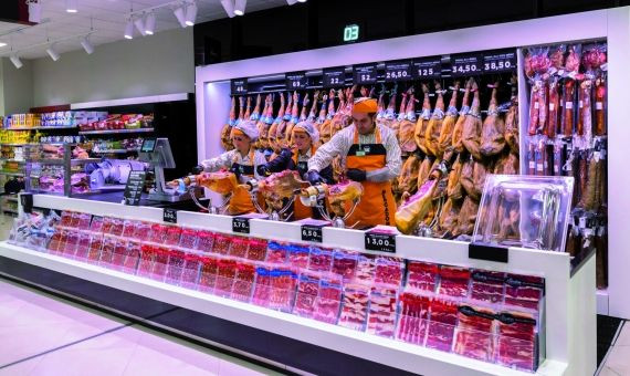 Parada de jamón en una tienda de Mercadona