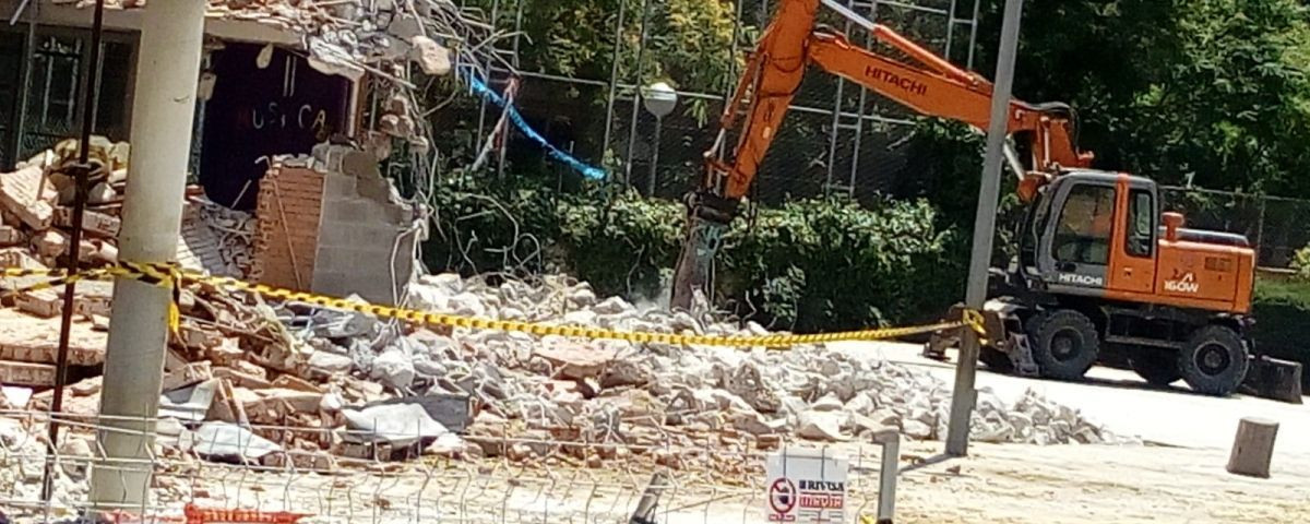 Obras en la escuela Ignasi Iglesias de Sant Andreu, afectada por los recortes / Archivo