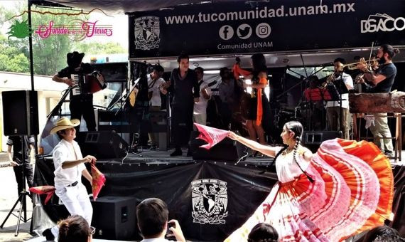 Actuación del grupo para la UNAM / SONIDOS DE MI TIERRA