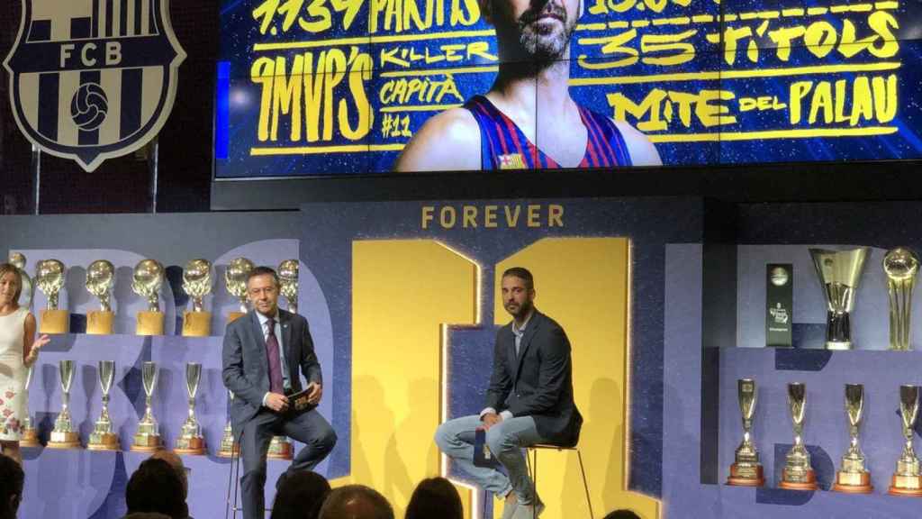 Navarro, junto a Bartomeu en el acto institucional de este jueves / FCB