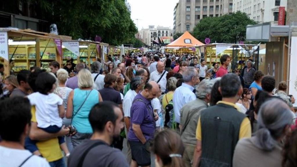 Visitantes a la Setmana del Llibre en Català de Barcelona en una de las pasadas ediciones