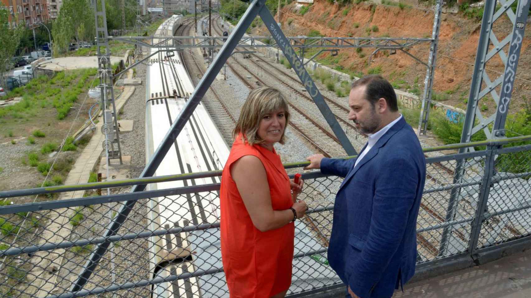 Núria Marín, alcaldesa de L'Hospitalet, y el ministro de Fomento, José Luis Ábalos / EFE