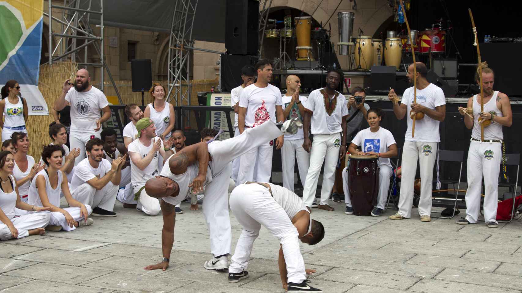 Roda de capoeira en la celebración del Día de Brasil en el Poble Espanyol / HUGO FERNÁNDEZ