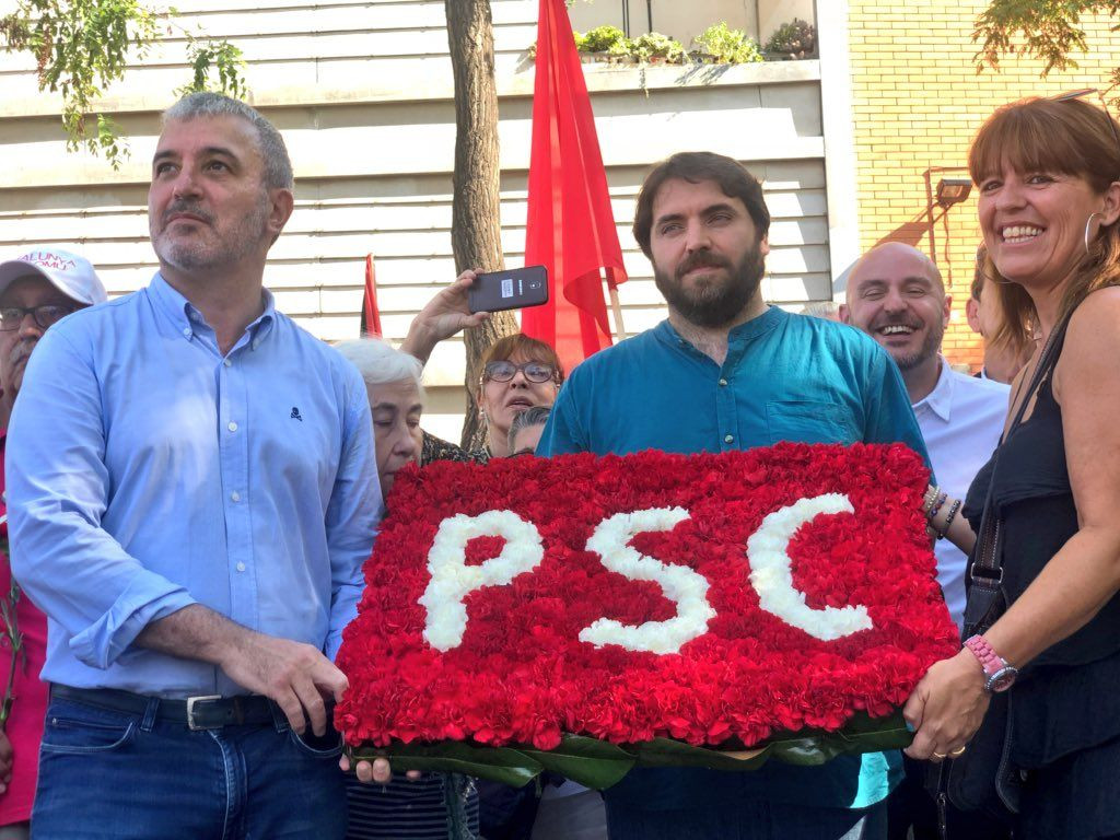 Jaume Collboni, Ferran Pedret Y Núrica Carmona, del PSC, en el homenaje a Allende en una edición anterior / TWITTER JAUME COLLBONI