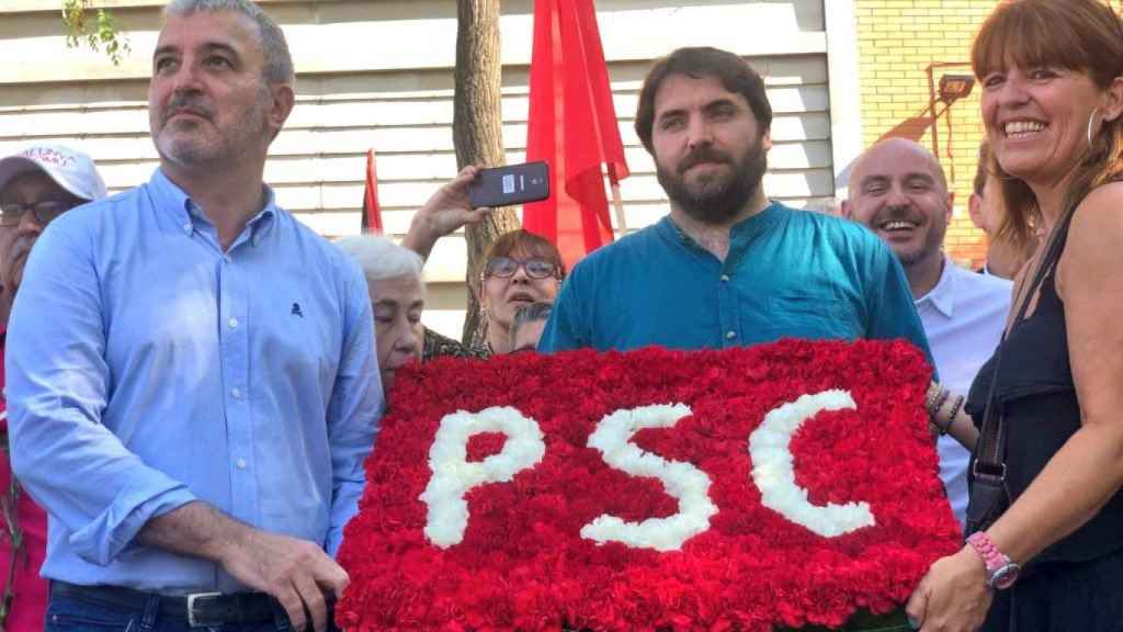 Jaume Collboni, Ferran Pedret Y Núrica Carmona, del PSC, en el homenaje a Allende en una edición anterior / TWITTER JAUME COLLBONI