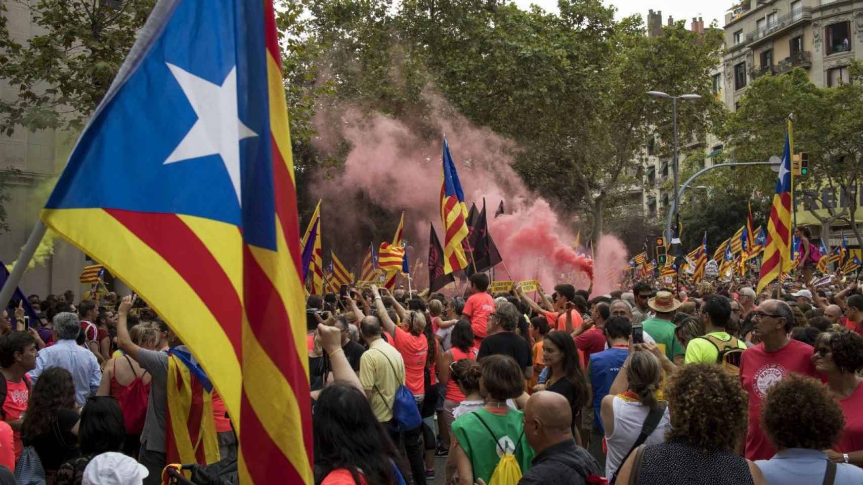 Colau pagó más de 70.000 euros por la manifestación de la Diada / HUGO FERNÁNDEZ