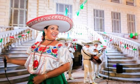 Actuación de mariachis durante la velada mexicana en Barcelona / @politodta