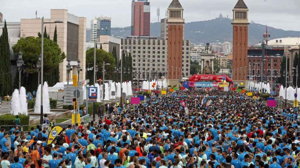 Más de 10.000 corredores han tomado la salida de la Cursa 2018 en la plaza España / EFE