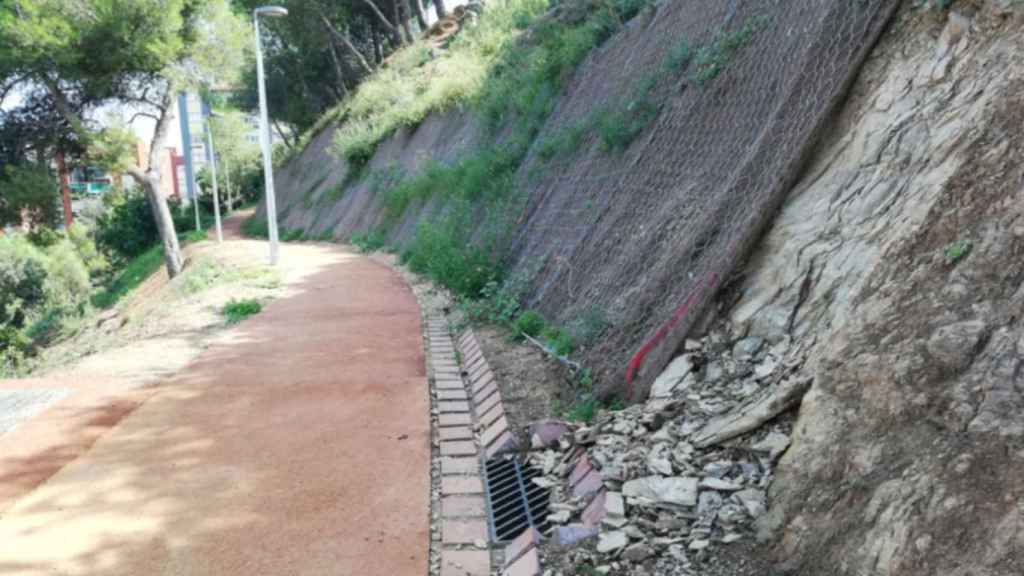 Imagen de un desprendimiento en el camino de la calle del Pedraforca tras las tormentas / NouBarris.net