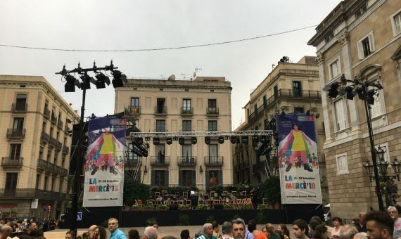 El escenario donde estaban los acampados y donde se celebran las actuaciones musicales / JORDI ROMERO