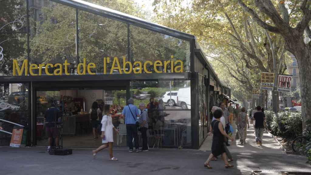 La carpa provisional del mercado de la Abaceria | JORDI ROMERO